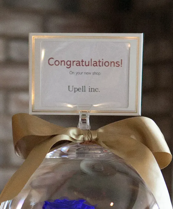 立札式の専用メッセージカードつき